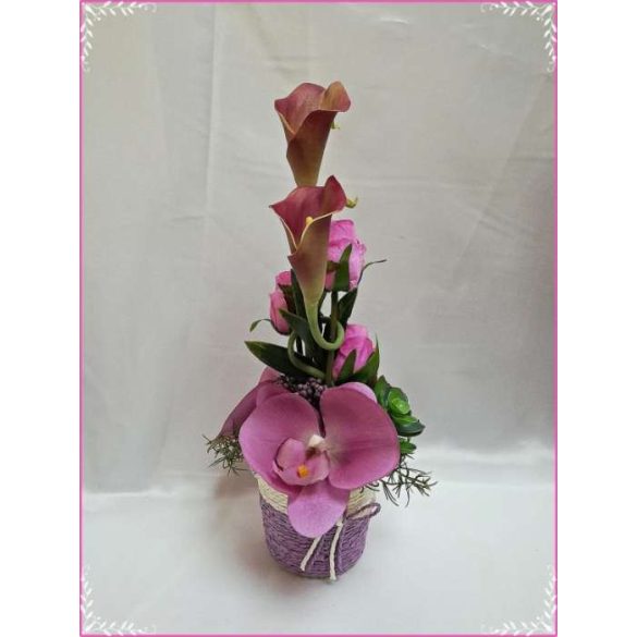 Lilás-mályvás árnyalatú ikebana, asztaldísz összeállítás 